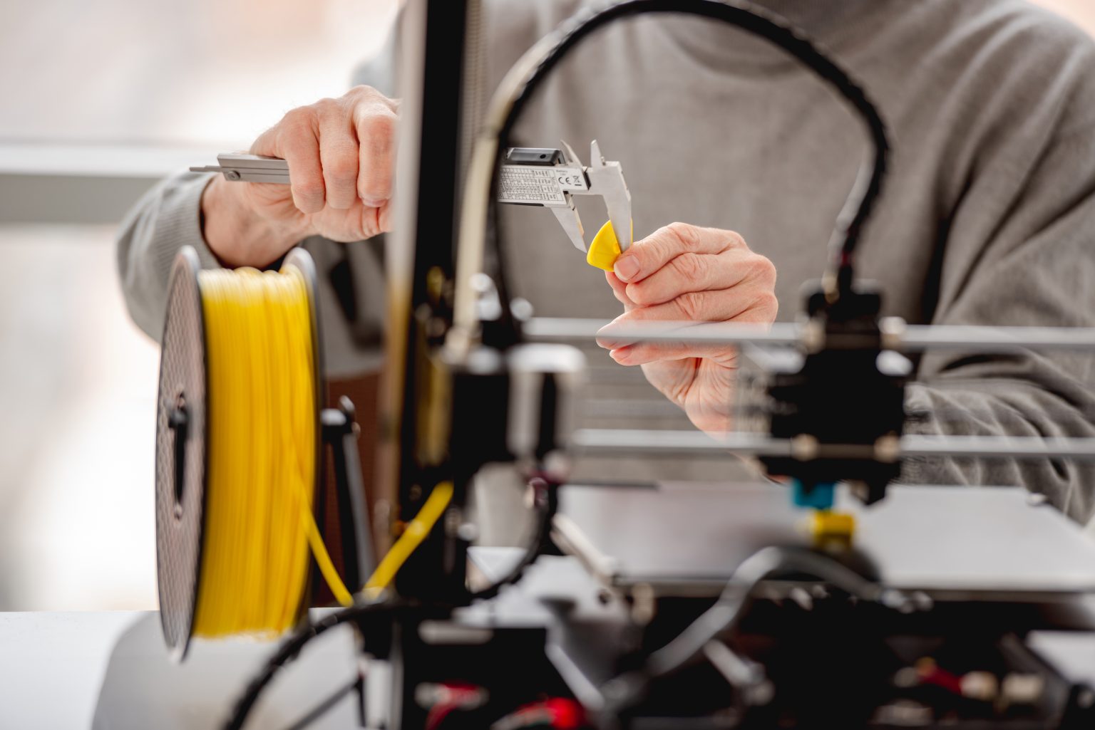 How to Clean Your 3D Printer Bed: 5 Easy Steps - MakerGeeks
